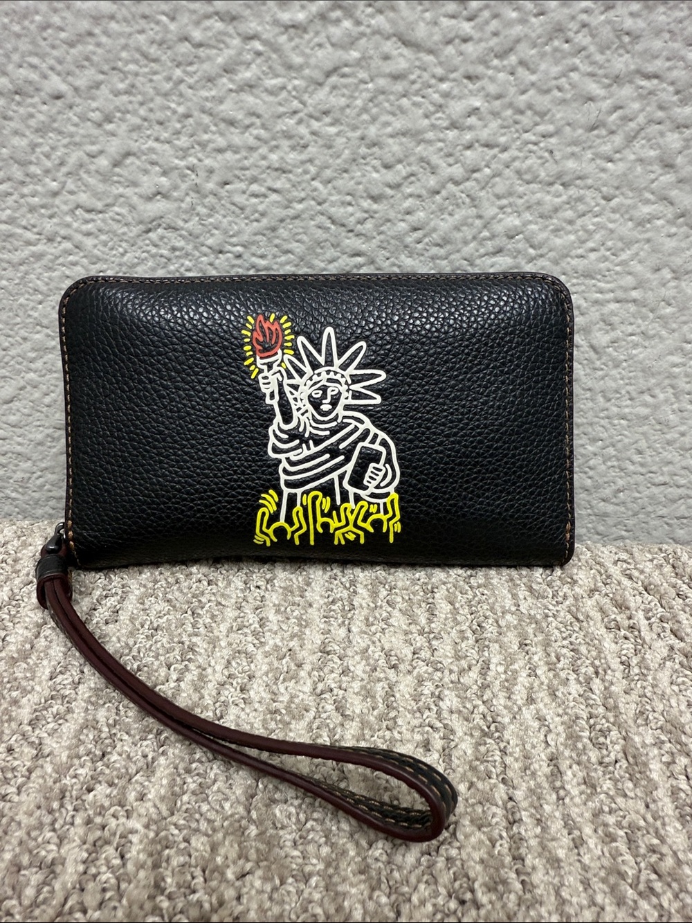 Rare Coach X Black Leather Keith Haring Wristlet Wallet Statue of Liberty
